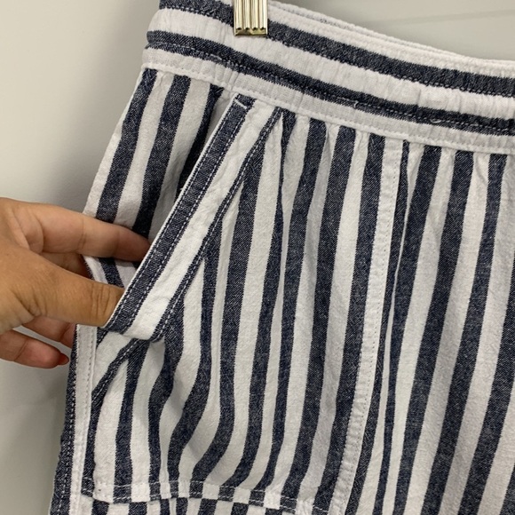 NWT- St. John's Bay Womens Linen Blend Mid Rise Soft Short Navy Stripe - Picture 6 of 11
